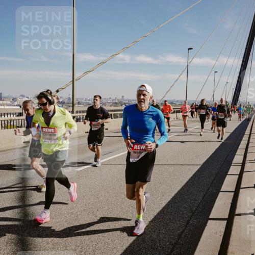 03.10.2025 - Köhlbrandbrückenlauf Michael Burmester http://msf.ph/oto/9046502 03.10.2025 12:29:02 Position 1 4551 meine-sportfotos.de
