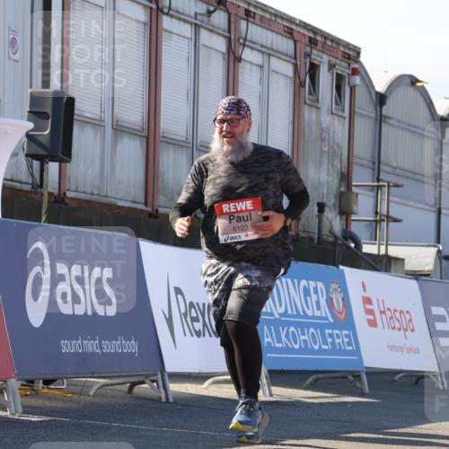 03.10.2025 - Köhlbrandbrückenlauf Luisa Fischer http://msf.ph/oto/9046503 03.10.2025 13:49:40 Ziel 7021, 9041, 9549, 9617, 6123 meine-sportfotos.de