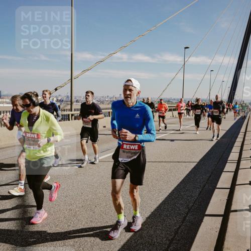 03.10.2025 - Köhlbrandbrückenlauf Michael Burmester http://msf.ph/oto/9046507 03.10.2025 12:29:02 Position 1 4551, 492 meine-sportfotos.de