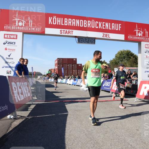 03.10.2025 - Köhlbrandbrückenlauf Lena Gebhardt http://msf.ph/oto/9046511 03.10.2025 13:02:05 Ziel 4025, 4118, 4162, 4206, 4258, 4543, 4907, 5703, 5718, 6032, 6235, 6461 meine-sportfotos.de