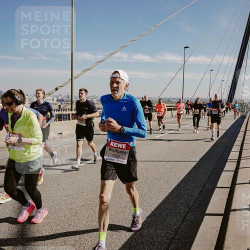 03.10.2025 - Köhlbrandbrückenlauf Michael Burmester http://msf.ph/oto/9046514 03.10.2025 12:29:02 Position 1 6, 4928 meine-sportfotos.de