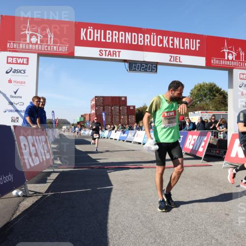 03.10.2025 - Köhlbrandbrückenlauf Lena Gebhardt http://msf.ph/oto/9046517 03.10.2025 13:02:06 Ziel 4025, 4109, 4118, 4206, 4258, 4543, 4907, 5703, 5718, 6032, 6235, 6461 meine-sportfotos.de