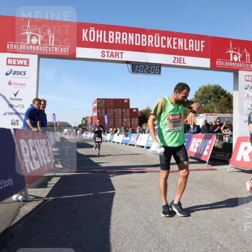 03.10.2025 - Köhlbrandbrückenlauf Lena Gebhardt http://msf.ph/oto/9046523 03.10.2025 13:02:06 Ziel 4025, 4109, 4118, 4206, 4258, 4543, 4907, 5703, 5718, 6032, 6235, 6461 meine-sportfotos.de