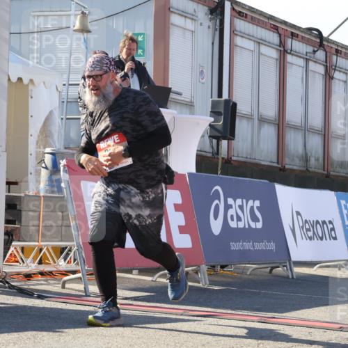 03.10.2025 - Köhlbrandbrückenlauf Luisa Fischer http://msf.ph/oto/9046525 03.10.2025 13:49:41 Ziel 7021, 9041, 9549, 6123 meine-sportfotos.de