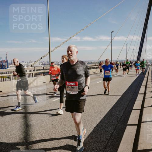 03.10.2025 - Köhlbrandbrückenlauf Michael Burmester http://msf.ph/oto/9046533 03.10.2025 12:29:05 Position 1 4689 meine-sportfotos.de