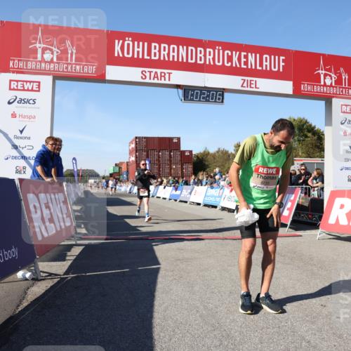 03.10.2025 - Köhlbrandbrückenlauf Lena Gebhardt http://msf.ph/oto/9046537 03.10.2025 13:02:06 Ziel 4025, 4109, 4118, 4206, 4258, 4543, 4907, 5703, 5718, 6032, 6235, 6461 meine-sportfotos.de