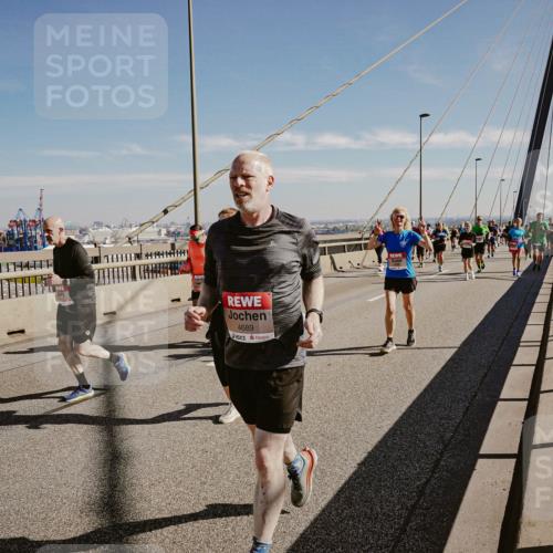 03.10.2025 - Köhlbrandbrückenlauf Michael Burmester http://msf.ph/oto/9046539 03.10.2025 12:29:06 Position 1 4689 meine-sportfotos.de
