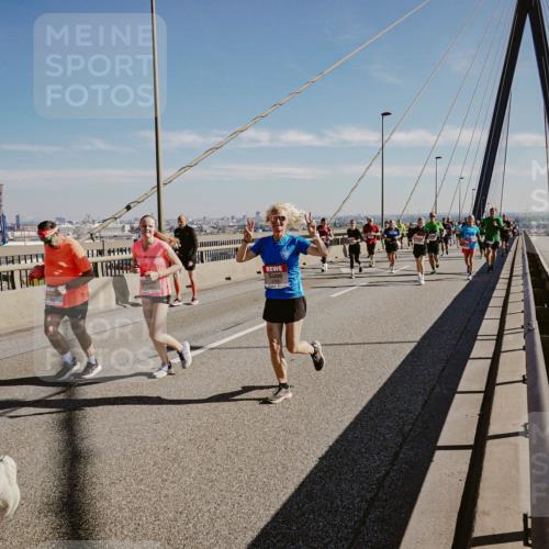 03.10.2025 - Köhlbrandbrückenlauf Michael Burmester http://msf.ph/oto/9046550 03.10.2025 12:29:06 Position 1 27, 4144 meine-sportfotos.de