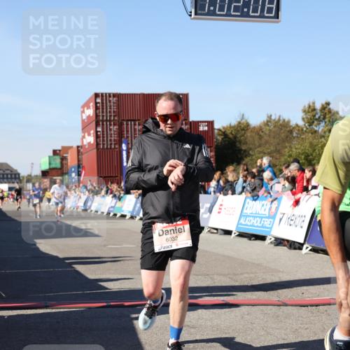 03.10.2025 - Köhlbrandbrückenlauf Lena Gebhardt http://msf.ph/oto/9046560 03.10.2025 13:02:08 Ziel 4025, 4109, 4118, 4281, 4907, 5703, 6032, 6235, 6461 meine-sportfotos.de