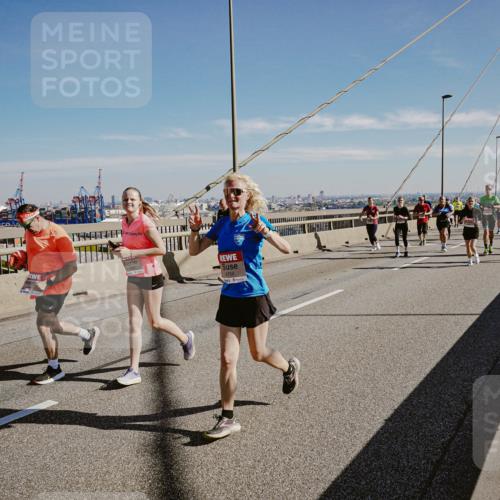 03.10.2025 - Köhlbrandbrückenlauf Michael Burmester http://msf.ph/oto/9046562 03.10.2025 12:29:07 Position 1  meine-sportfotos.de