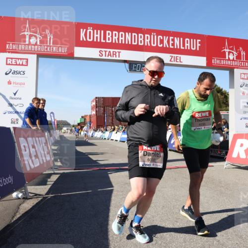 03.10.2025 - Köhlbrandbrückenlauf Lena Gebhardt http://msf.ph/oto/9046575 03.10.2025 13:02:09 Ziel 4109, 4118, 4130, 4281, 4907, 5703, 6032, 6235, 6461 meine-sportfotos.de
