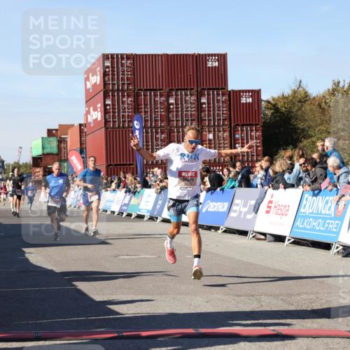 03.10.2025 - Köhlbrandbrückenlauf Lena Gebhardt http://msf.ph/oto/9046587 03.10.2025 13:02:12 Ziel 4109, 4130, 4281, 5617, 5697, 6032, 6461 meine-sportfotos.de