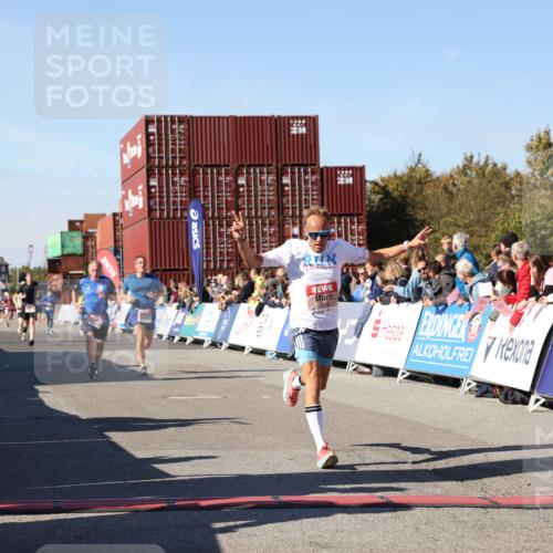03.10.2025 - Köhlbrandbrückenlauf Lena Gebhardt http://msf.ph/oto/9046607 03.10.2025 13:02:12 Ziel 4109, 4130, 4281, 5617, 5697, 6032, 6461 meine-sportfotos.de