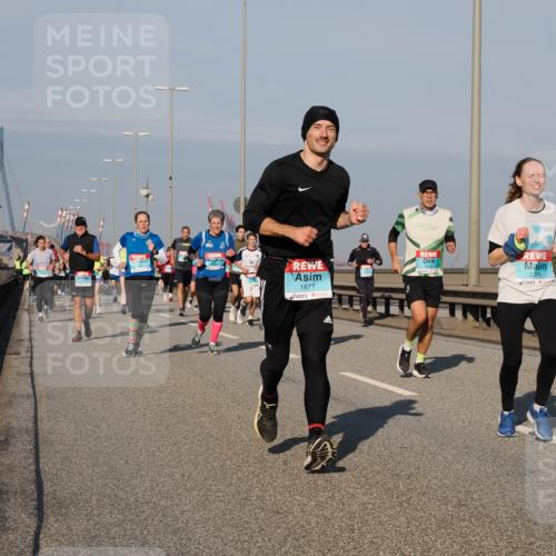 03.10.2025 - Köhlbrandbrückenlauf Fabian Wolf http://msf.ph/oto/9046611 03.10.2025 09:58:40 Position 3 1877, 2276 meine-sportfotos.de