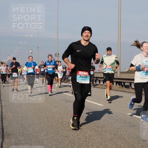 03.10.2025 - Köhlbrandbrückenlauf Fabian Wolf http://msf.ph/oto/9046616 03.10.2025 09:58:40 Position 3 1877, 1813, 2276 meine-sportfotos.de