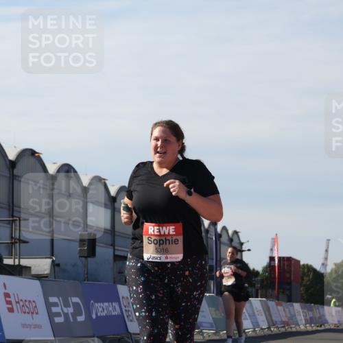 03.10.2025 - Köhlbrandbrückenlauf Luisa Fischer http://msf.ph/oto/9046622 03.10.2025 13:49:51 Ziel 9041, 9549, 5316, 5364, 6123 meine-sportfotos.de