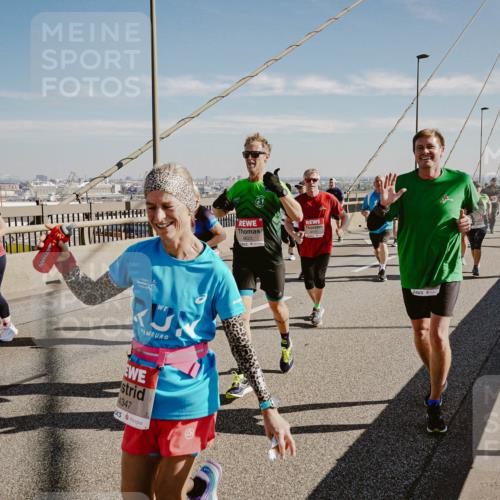 03.10.2025 - Köhlbrandbrückenlauf Michael Burmester http://msf.ph/oto/9046626 03.10.2025 12:29:11 Position 1 4347, 6177, 6623 meine-sportfotos.de