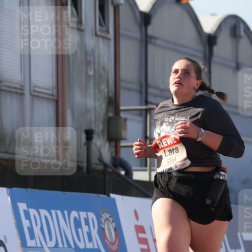 03.10.2025 - Köhlbrandbrückenlauf Luisa Fischer http://msf.ph/oto/9046651 03.10.2025 13:49:55 Ziel 5316, 5364 meine-sportfotos.de