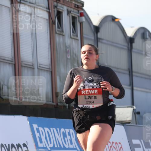 03.10.2025 - Köhlbrandbrückenlauf Luisa Fischer http://msf.ph/oto/9046655 03.10.2025 13:49:55 Ziel 5316, 5364 meine-sportfotos.de