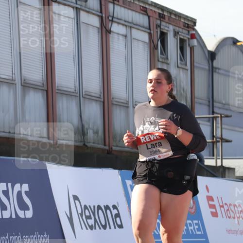 03.10.2025 - Köhlbrandbrückenlauf Luisa Fischer http://msf.ph/oto/9046659 03.10.2025 13:49:56 Ziel 5316, 5364 meine-sportfotos.de