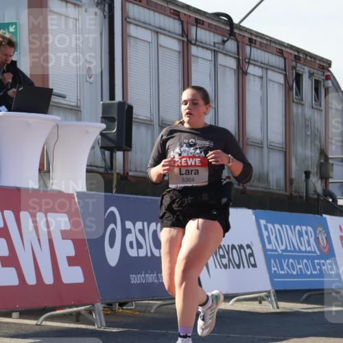 03.10.2025 - Köhlbrandbrückenlauf Luisa Fischer http://msf.ph/oto/9046666 03.10.2025 13:49:56 Ziel 5316, 5364 meine-sportfotos.de