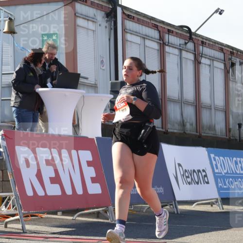 03.10.2025 - Köhlbrandbrückenlauf Luisa Fischer http://msf.ph/oto/9046668 03.10.2025 13:49:57 Ziel 5316, 5364 meine-sportfotos.de