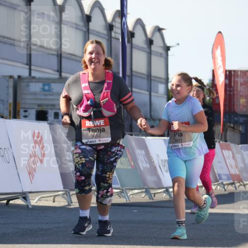 03.10.2025 - Köhlbrandbrückenlauf Luisa Fischer http://msf.ph/oto/9046679 03.10.2025 13:50:10 Ziel 7033, 7066, 9742, 5611, 5612 meine-sportfotos.de