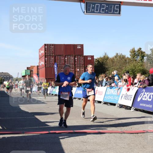 03.10.2025 - Köhlbrandbrückenlauf Lena Gebhardt http://msf.ph/oto/9046687 03.10.2025 13:02:15 Ziel 4109, 4130, 4281, 4492, 4946, 5617, 5697, 5845, 6032 meine-sportfotos.de