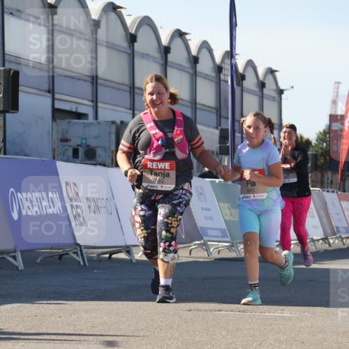 03.10.2025 - Köhlbrandbrückenlauf Luisa Fischer http://msf.ph/oto/9046689 03.10.2025 13:50:11 Ziel 7033, 7066, 9742, 5611, 5612 meine-sportfotos.de