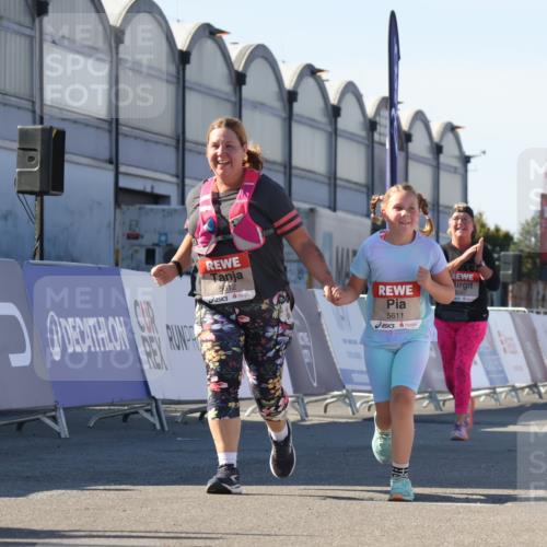 03.10.2025 - Köhlbrandbrückenlauf Luisa Fischer http://msf.ph/oto/9046693 03.10.2025 13:50:11 Ziel 7033, 7066, 9742, 5611, 5612 meine-sportfotos.de