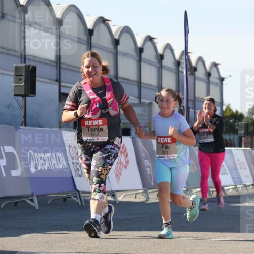03.10.2025 - Köhlbrandbrückenlauf Luisa Fischer http://msf.ph/oto/9046695 03.10.2025 13:50:11 Ziel 7033, 7066, 9742, 5611, 5612 meine-sportfotos.de