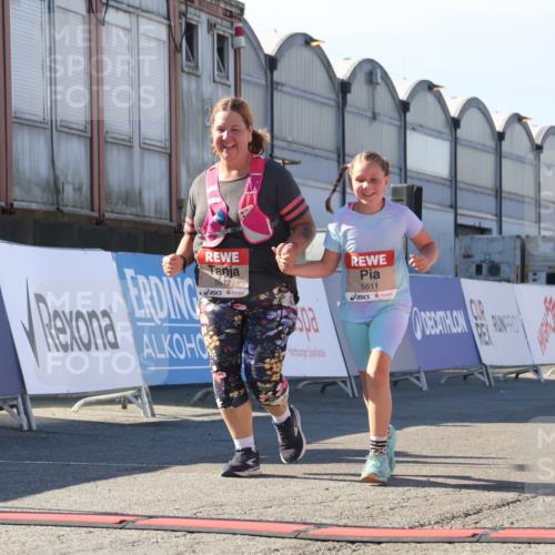03.10.2025 - Köhlbrandbrückenlauf Luisa Fischer http://msf.ph/oto/9046713 03.10.2025 13:50:14 Ziel 7033, 9713, 5225, 5611, 5612 meine-sportfotos.de