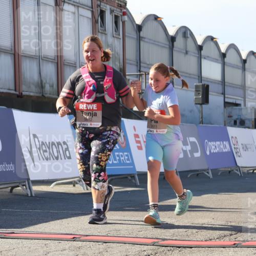 03.10.2025 - Köhlbrandbrückenlauf Luisa Fischer http://msf.ph/oto/9046715 03.10.2025 13:50:14 Ziel 7033, 9713, 5225, 5611, 5612 meine-sportfotos.de