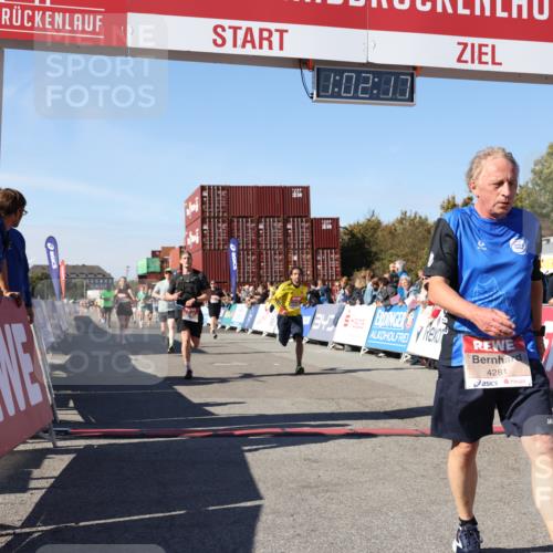 03.10.2025 - Köhlbrandbrückenlauf Lena Gebhardt http://msf.ph/oto/9046720 03.10.2025 13:02:17 Ziel 4109, 4130, 4281, 4492, 4946, 5617, 5697, 5747, 5845, 6492 meine-sportfotos.de