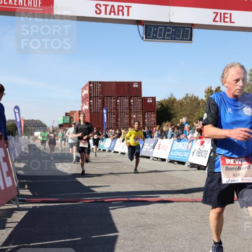 03.10.2025 - Köhlbrandbrückenlauf Lena Gebhardt http://msf.ph/oto/9046725 03.10.2025 13:02:17 Ziel 4109, 4130, 4281, 4492, 4946, 5617, 5697, 5747, 5845, 6492 meine-sportfotos.de