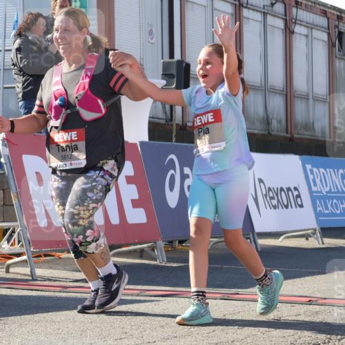 03.10.2025 - Köhlbrandbrückenlauf Luisa Fischer http://msf.ph/oto/9046728 03.10.2025 13:50:15 Ziel 7033, 9713, 5225, 5547, 5611, 5612 meine-sportfotos.de