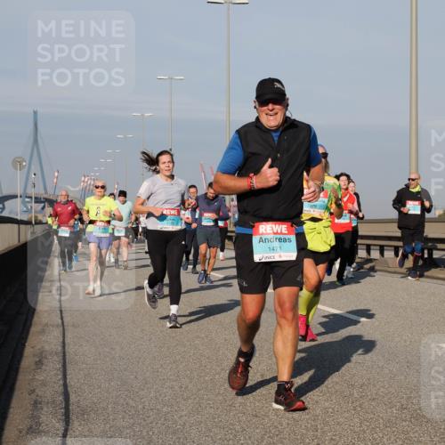 03.10.2025 - Köhlbrandbrückenlauf Fabian Wolf http://msf.ph/oto/9046746 03.10.2025 09:58:47 Position 3 1471, 1879, 1738 meine-sportfotos.de