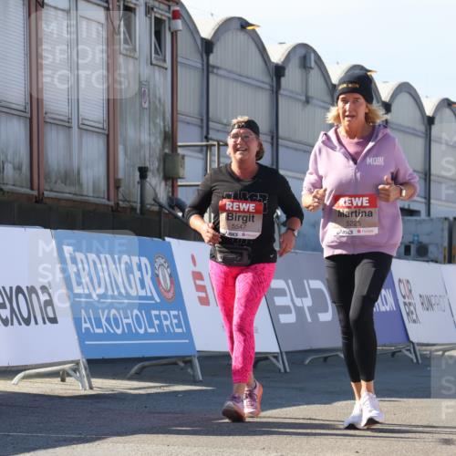 03.10.2025 - Köhlbrandbrückenlauf Luisa Fischer http://msf.ph/oto/9046747 03.10.2025 13:50:17 Ziel 7045, 9713, 5225, 5547, 5611, 5612 meine-sportfotos.de