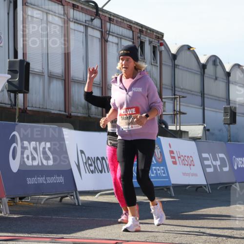 03.10.2025 - Köhlbrandbrückenlauf Luisa Fischer http://msf.ph/oto/9046762 03.10.2025 13:50:19 Ziel 7045, 9713, 5225, 5547, 5611, 5612 meine-sportfotos.de