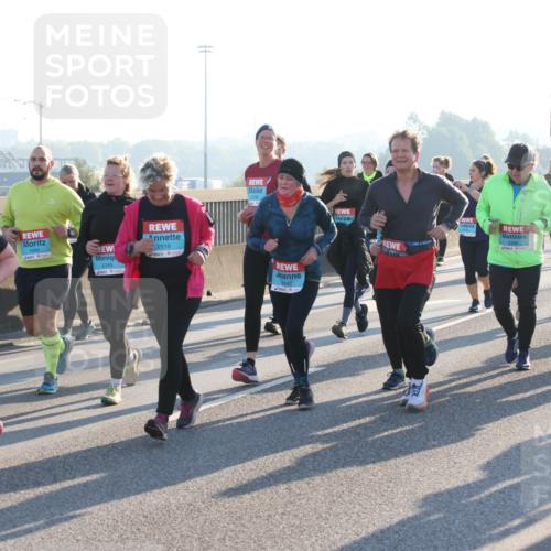 03.10.2025 - Köhlbrandbrückenlauf Lena Gebhardt http://msf.ph/oto/9046771 03.10.2025 09:28:33 Position 1 237, 2504, 1949, 2516 meine-sportfotos.de