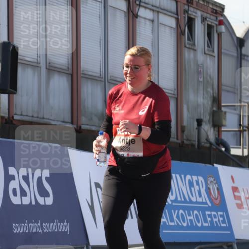 03.10.2025 - Köhlbrandbrückenlauf Luisa Fischer http://msf.ph/oto/9046778 03.10.2025 13:50:36 Ziel 7020, 7036, 5294, 5323, 5608 meine-sportfotos.de