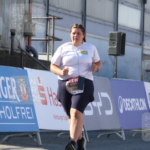 03.10.2025 - Köhlbrandbrückenlauf Luisa Fischer http://msf.ph/oto/9046786 03.10.2025 13:50:38 Ziel 7020, 7036, 5294, 5323, 5608 meine-sportfotos.de