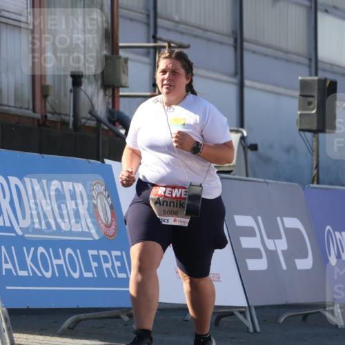 03.10.2025 - Köhlbrandbrückenlauf Luisa Fischer http://msf.ph/oto/9046788 03.10.2025 13:50:38 Ziel 7020, 7036, 5294, 5323, 5608 meine-sportfotos.de