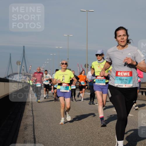 03.10.2025 - Köhlbrandbrückenlauf Fabian Wolf http://msf.ph/oto/9046792 03.10.2025 09:58:49 Position 3 3106, 3107, 3773, 306 meine-sportfotos.de