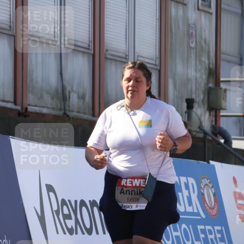 03.10.2025 - Köhlbrandbrückenlauf Luisa Fischer http://msf.ph/oto/9046798 03.10.2025 13:50:39 Ziel 7020, 7036, 5294, 5323, 5608 meine-sportfotos.de