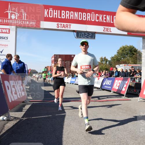 03.10.2025 - Köhlbrandbrückenlauf Lena Gebhardt http://msf.ph/oto/9046800 03.10.2025 13:02:21 Ziel 4109, 4130, 4271, 4277, 4281, 4337, 4492, 4783, 4946, 5617, 5697, 5747, 5845, 6465, 6492 meine-sportfotos.de