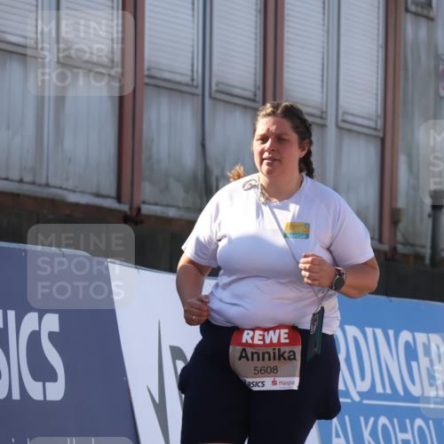 03.10.2025 - Köhlbrandbrückenlauf Luisa Fischer http://msf.ph/oto/9046801 03.10.2025 13:50:40 Ziel 7020, 7036, 5323, 5608 meine-sportfotos.de