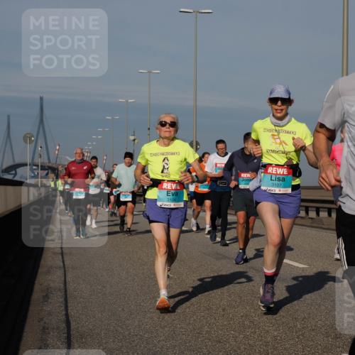 03.10.2025 - Köhlbrandbrückenlauf Fabian Wolf http://msf.ph/oto/9046807 03.10.2025 09:58:50 Position 3 3106, 3107, 3773, 1 meine-sportfotos.de