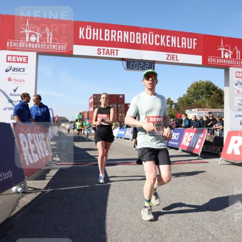 03.10.2025 - Köhlbrandbrückenlauf Lena Gebhardt http://msf.ph/oto/9046815 03.10.2025 13:02:21 Ziel 4109, 4130, 4271, 4277, 4281, 4337, 4492, 4783, 4946, 5617, 5697, 5747, 5845, 6465, 6492 meine-sportfotos.de