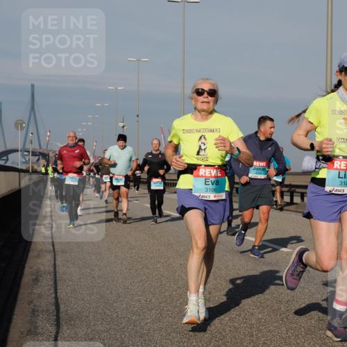 03.10.2025 - Köhlbrandbrückenlauf Fabian Wolf http://msf.ph/oto/9046821 03.10.2025 09:58:50 Position 3 3106, 2285, 3107 meine-sportfotos.de